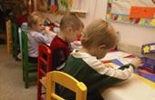 Воздействие тестостерона может объяснить задержку развития понимания языка у мальчиков